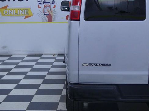 Used 2022 Chevrolet Express 3500 LS RWD image 19