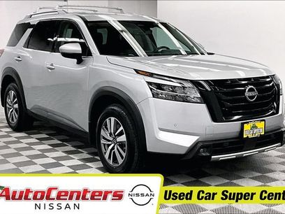 Used 2023 Nissan Pathfinder SL w/ Black Appearance Package