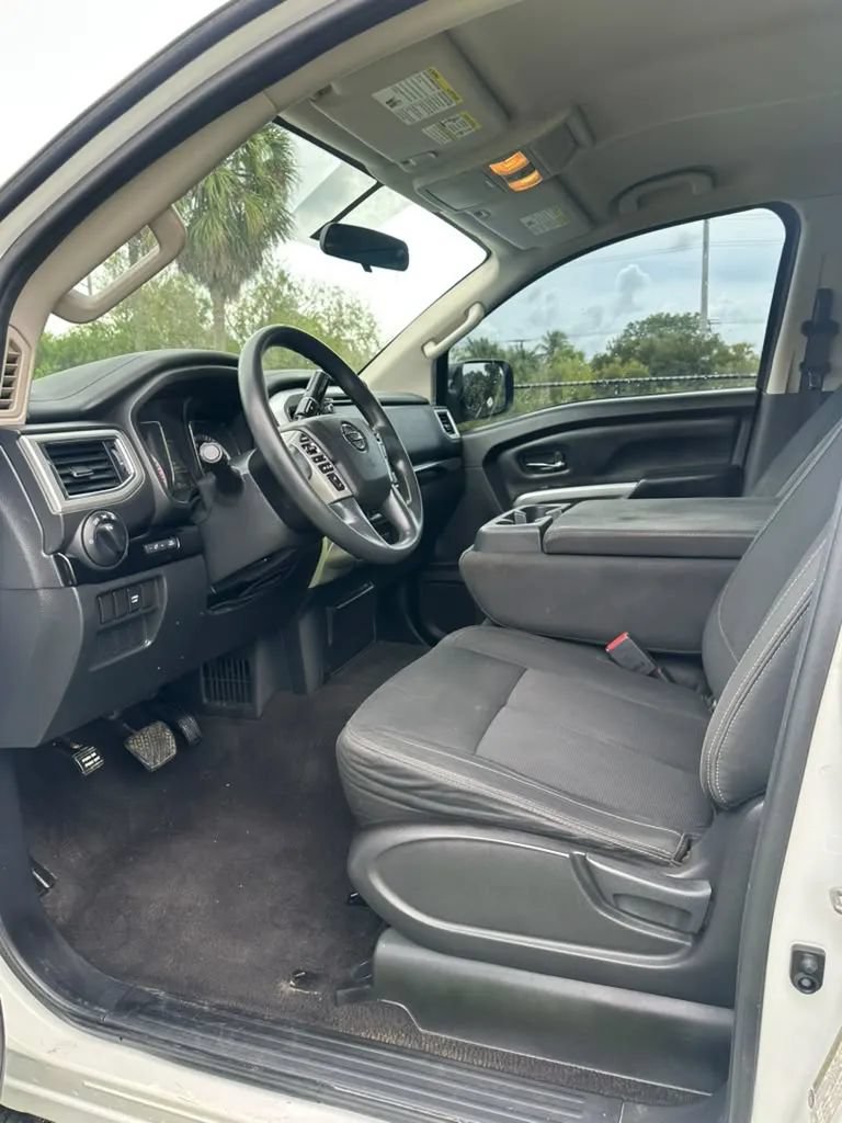 Used 2019 Nissan Titan SV AWD/4WD image 9
