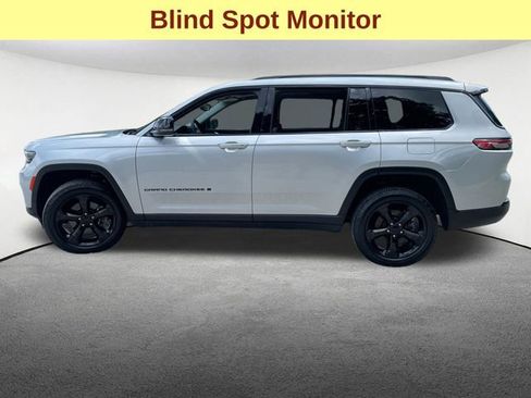 Used 2023 Jeep Grand Cherokee L Limited w/ Black Appearance Package AWD/4WD image 6