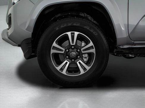 Used 2017 Toyota Tacoma TRD Sport w/ Premium & Technology Package AWD/4WD image 47