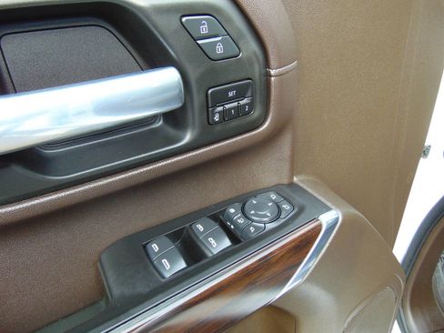 Used 2021 GMC Sierra 3500 SLT w/ SLT Convenience Package image 8