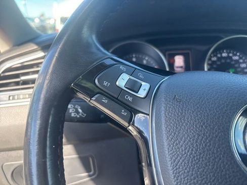 Used 2018 Volkswagen Tiguan SE w/ Panoramic Sunroof Package AWD/4WD image 22