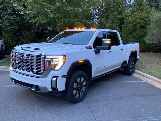 Used 2025 GMC Sierra 2500 Denali w/ Denali Reserve Package AWD/4WD image 3