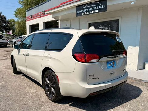 Used 2019 Chrysler Pacifica Limited w/ Advanced Safetytec Group FWD image 14