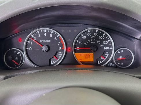 Used 2015 Nissan Frontier SL image 15