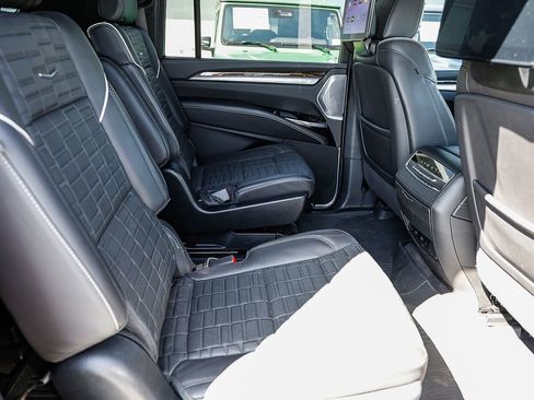 Used 2025 Cadillac Escalade ESV Sport Platinum w/ LPO, Floor Liner Package AWD/4WD image 18
