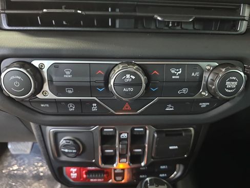 New 2026 Jeep Wrangler Unlimited Rubicon AWD/4WD image 21