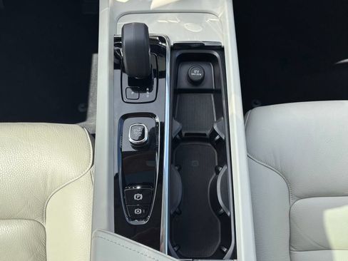 Certified 2025 Volvo XC60 B5 Core w/ Protection Package Premier AWD/4WD image 27