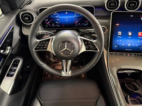 Used 2025 Mercedes-Benz GLC 300 image 13