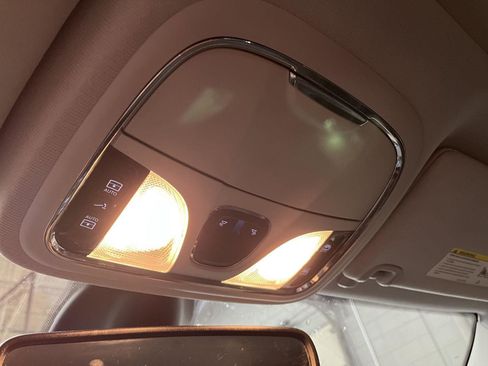 Used 2020 Jeep Cherokee Limited image 23