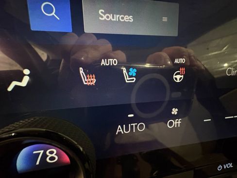 Used 2024 Lexus RX 350 w/ Technology Package image 23