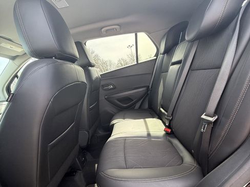 Used 2022 Chevrolet Trax LT w/ Driver Confidence Package image 11