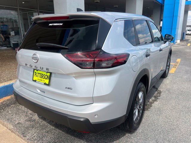 Used 2024 Nissan Rogue S AWD/4WD image 9