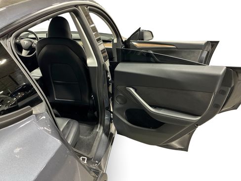 Certified 2023 Tesla Model Y Long Range AWD/4WD image 12