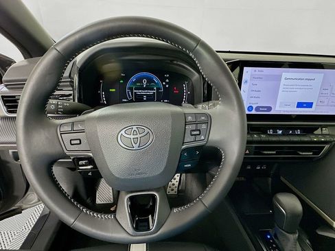 Used 2025 Toyota Camry SE image 11