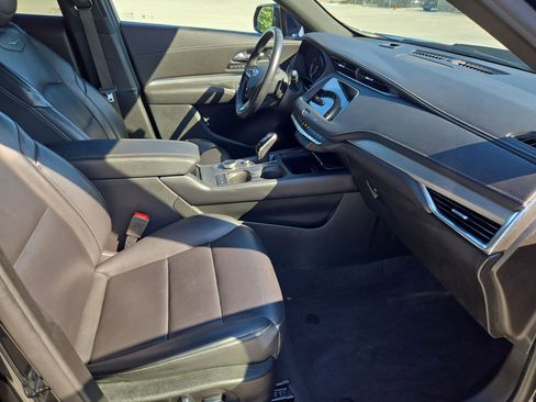 Used 2021 Cadillac XT4 Premium Luxury AWD/4WD image 31