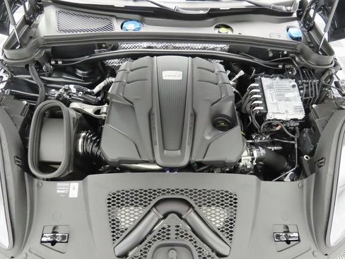 Used 2025 Porsche Macan S AWD/4WD image 30