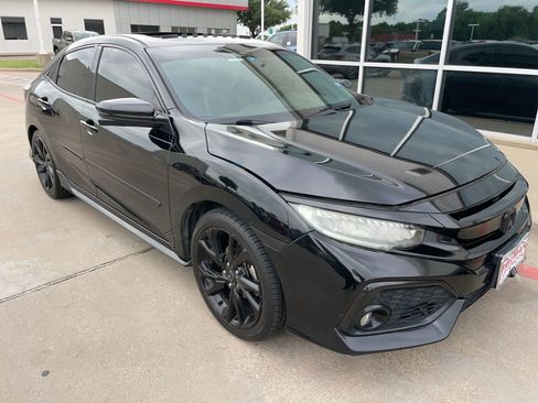 Used 2019 Honda Civic Sport Touring image 3
