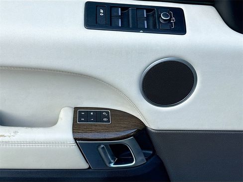 Used 2016 Land Rover Range Rover Sport HSE image 20