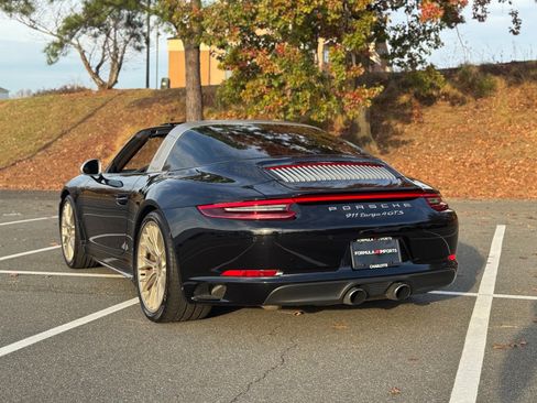 Used 2019 Porsche 911 image 9