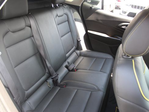 Used 2025 Chevrolet Trax ACTIV w/ Driver Confidence Package FWD image 30