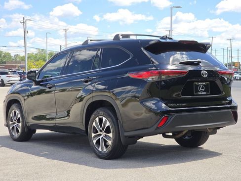Used 2022 Toyota Highlander XLE AWD/4WD image 8