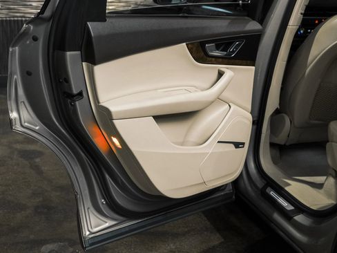 Used 2017 Audi Q7 3.0T Prestige w/ Prestige Package image 46