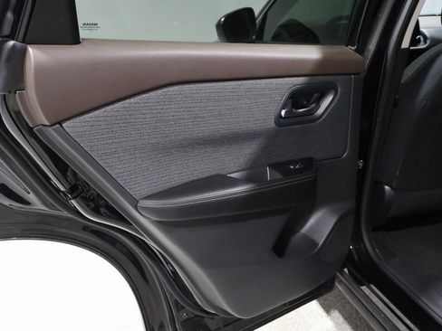 Used 2023 Nissan Rogue SV image 18