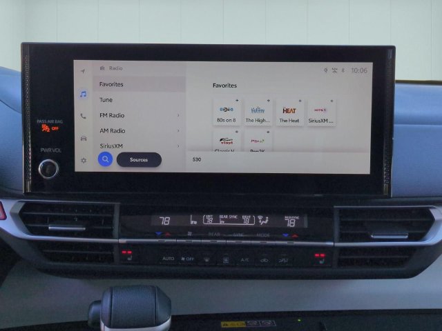 Used 2026 Toyota Sienna XLE FWD image 24
