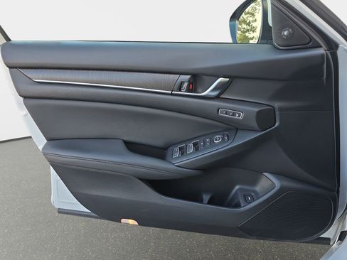 Certified 2018 Honda Accord Touring image 28