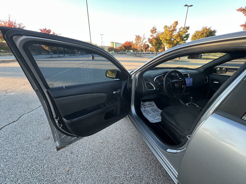 Used 2013 Dodge Avenger SE FWD image 16
