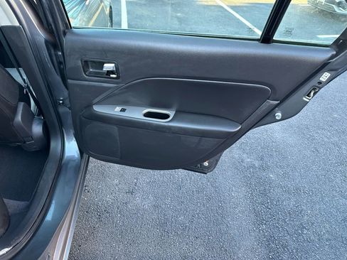 Used 2010 Ford Fusion SEL image 16