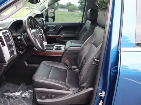 Used 2017 GMC Sierra 2500 SLT w/ Duramax Plus Package AWD/4WD image 19