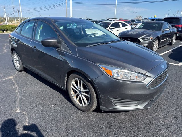 Used 2018 Ford Focus SE FWD image 4