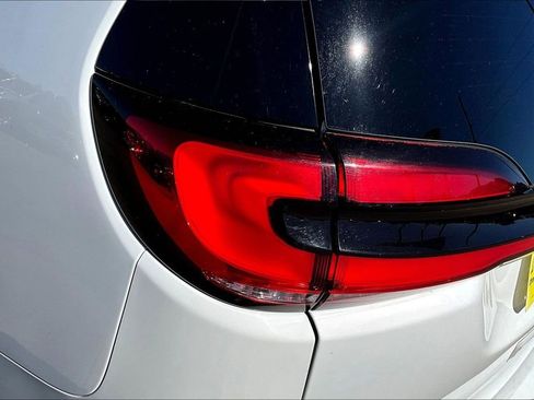 Used 2022 Chrysler Pacifica Touring-L image 31