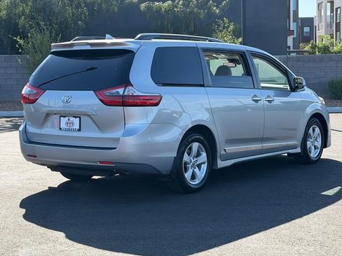 Used 2020 Toyota Sienna LE w/ LE Preferred Package FWD image 6