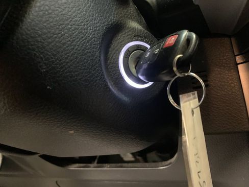 Used 2021 Toyota Tacoma SR5 AWD/4WD image 25