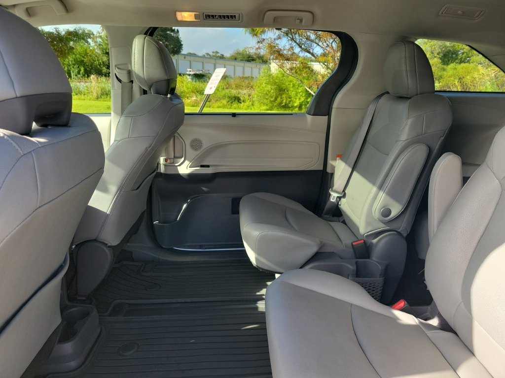 Certified 2021 Toyota Sienna XLE w/ XLE Plus Package FWD image 25