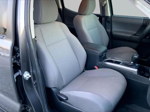Used 2022 Toyota Tacoma SR5 AWD/4WD image 9