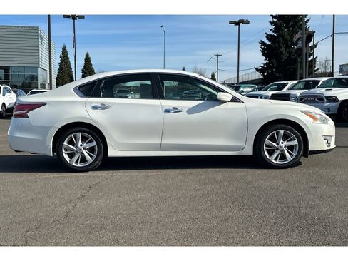 Used 2015 Nissan Altima 2.5 SV image 3
