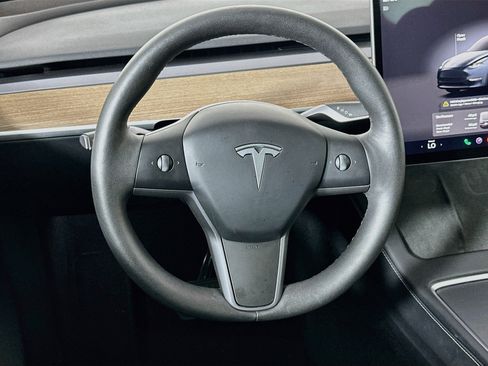 Used 2024 Tesla Model Y Long Range AWD/4WD image 17