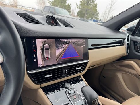 Used 2022 Porsche Cayenne image 23