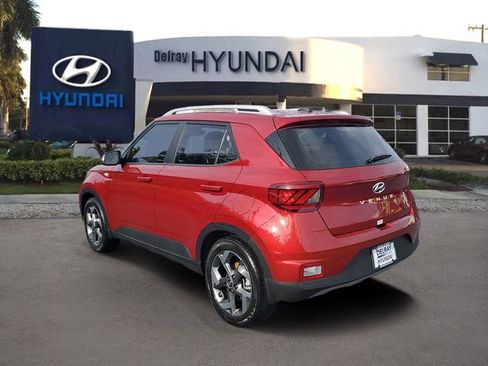 Certified 2025 Hyundai Venue Limited FWD image 4