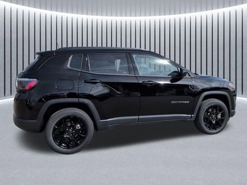 New 2026 Jeep Compass Latitude image 4