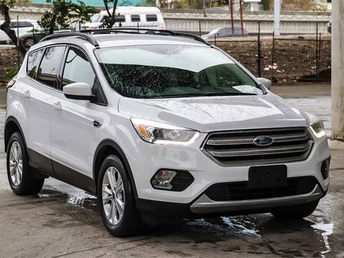Used 2018 Ford Escape SEL image 3