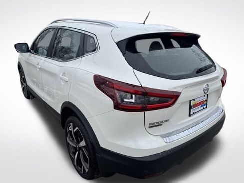 Used 2022 Nissan Rogue Sport SL w/ Premium Package image 3