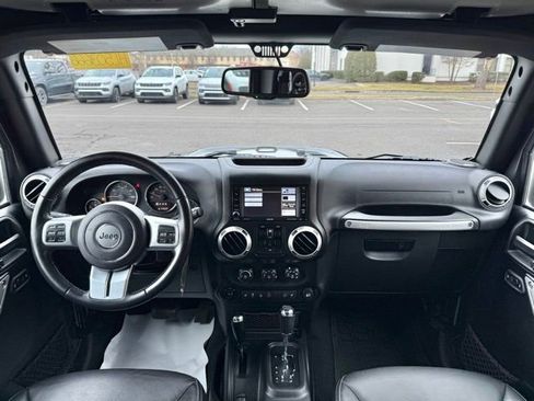 Used 2017 Jeep Wrangler Unlimited Rubicon image 31