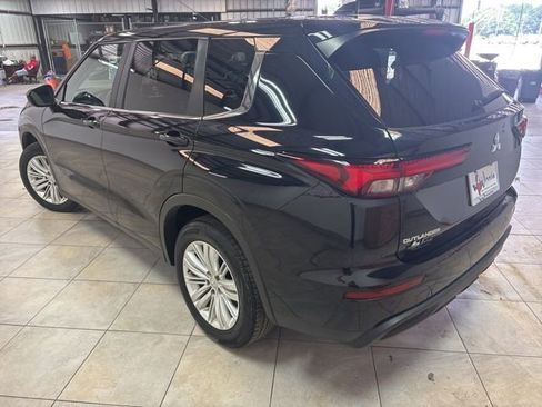 Used 2024 Mitsubishi Outlander ES FWD image 22