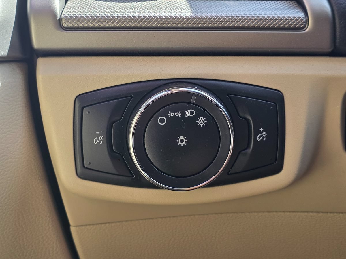 Used 2015 Ford Fusion SE FWD image 47